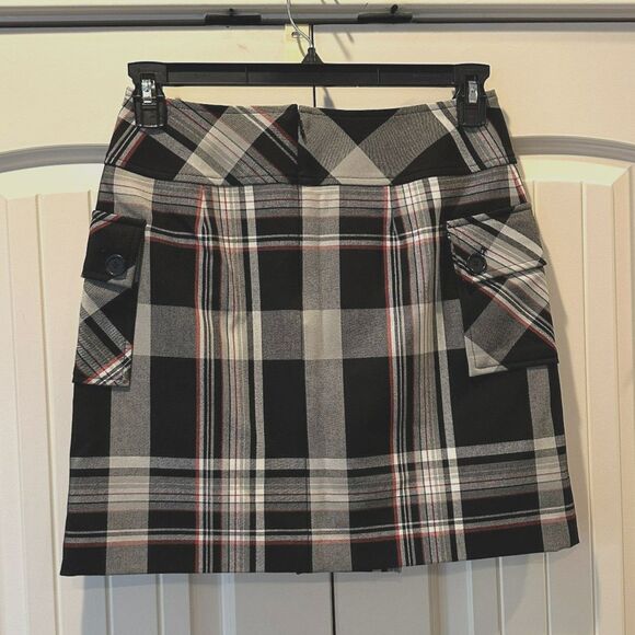 Women's Ann Taylor Loft Stretch Blk, Gray, & Red Pleated Plaid Skirt Size 4 - Picture 2 of 2